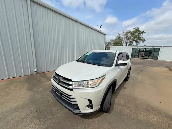 5TDZARFH0HS026922 2017 TOYOTA HIGHLANDER - Image 2