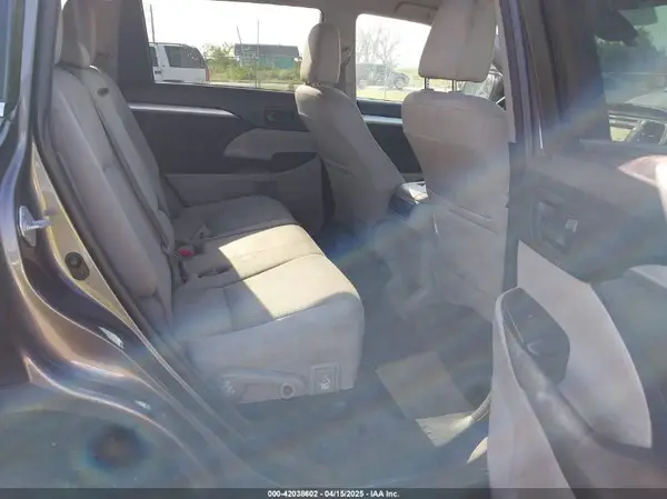5TDZARFH0HS027259 2017 TOYOTA HIGHLANDER - Image 8