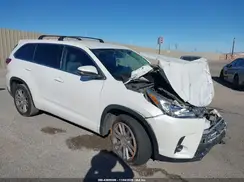 5TDZARFH0HS027696 2017 TOYOTA HIGHLANDER