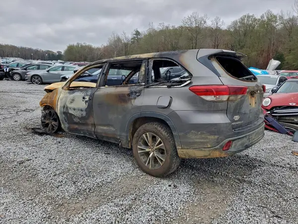 5TDZARFH0HS030193 2017 TOYOTA HIGHLANDER - Image 2