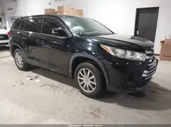 5TDZARFH0HS030677 2017 TOYOTA HIGHLANDER