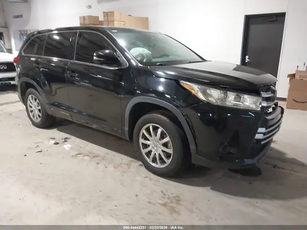 5TDZARFH0HS030677 2017 TOYOTA HIGHLANDER - Image 1