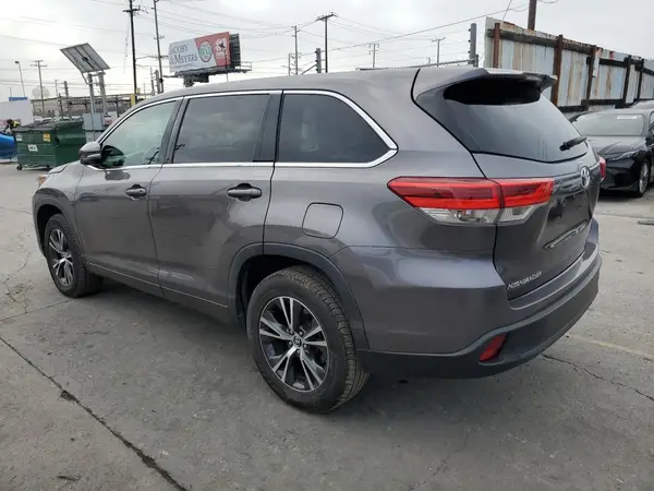 5TDZARFH0HS031084 2017 TOYOTA HIGHLANDER - Image 2