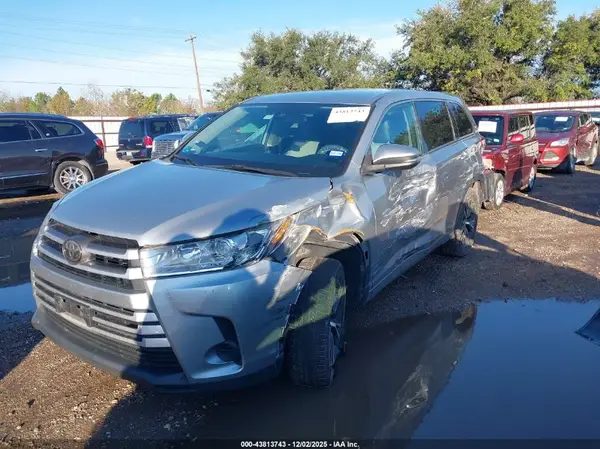 5TDZARFH0JS032970 2018 TOYOTA HIGHLANDER - Image 2