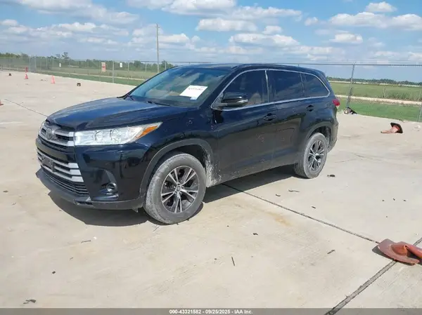 5TDZARFH0JS035545 2018 TOYOTA HIGHLANDER - Image 2