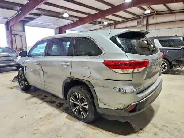 5TDZARFH0JS035819 2018 TOYOTA HIGHLANDER - Image 2