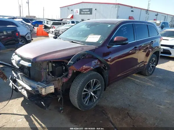5TDZARFH0JS036002 2018 TOYOTA HIGHLANDER - Image 2