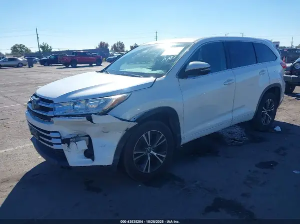 5TDZARFH0JS037151 2018 TOYOTA HIGHLANDER - Image 2