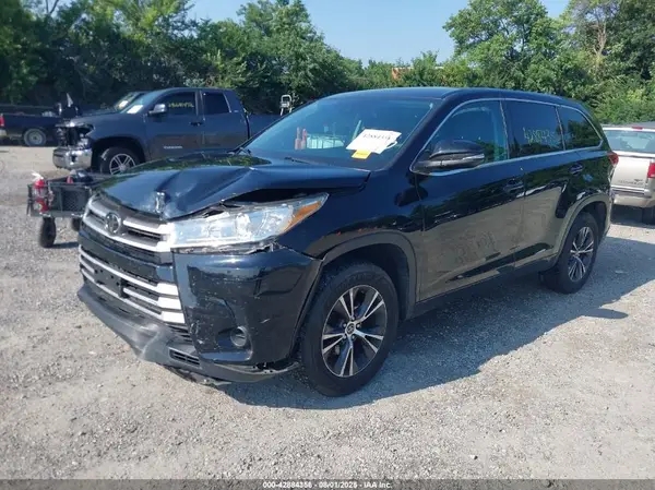 5TDZARFH0JS038784 2018 TOYOTA HIGHLANDER - Image 2