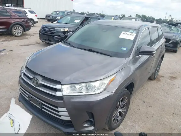 5TDZARFH0JS039238 2018 TOYOTA HIGHLANDER - Image 2