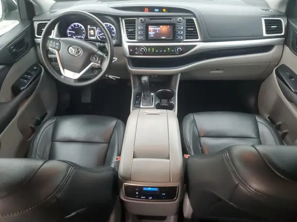 5TDZARFH0JS039501 2018 TOYOTA HIGHLANDER - Image 8