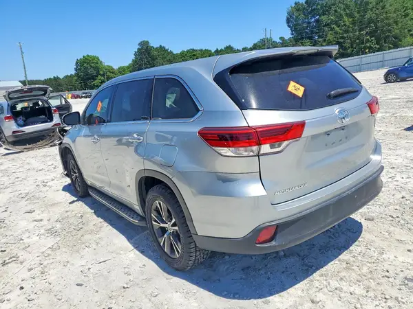 5TDZARFH0JS040891 2018 TOYOTA HIGHLANDER - Image 2