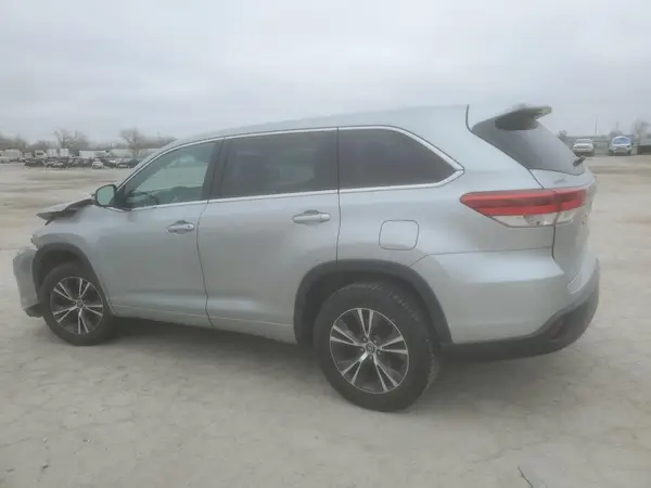 5TDZARFH0JS040986 2018 TOYOTA HIGHLANDER - Image 2