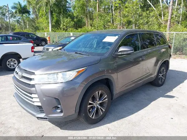 5TDZARFH0JS041894 2018 TOYOTA HIGHLANDER - Image 2