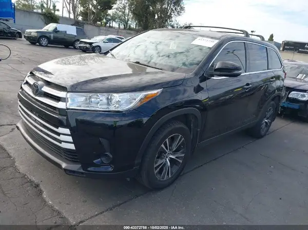 5TDZARFH0KS044487 2019 TOYOTA HIGHLANDER - Image 2