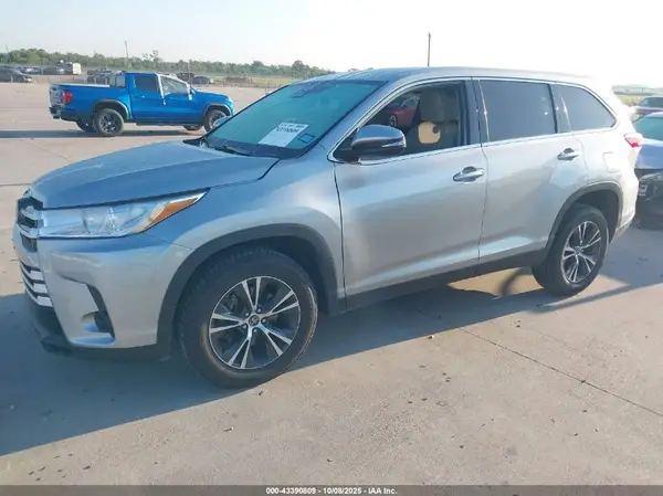 5TDZARFH0KS045056 2019 TOYOTA HIGHLANDER - Image 2