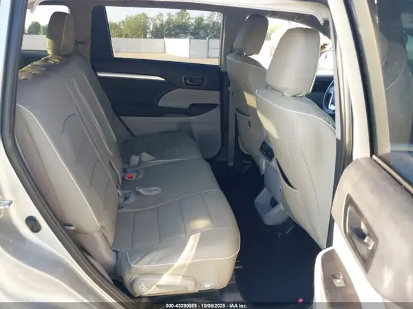 5TDZARFH0KS045056 2019 TOYOTA HIGHLANDER - Image 8