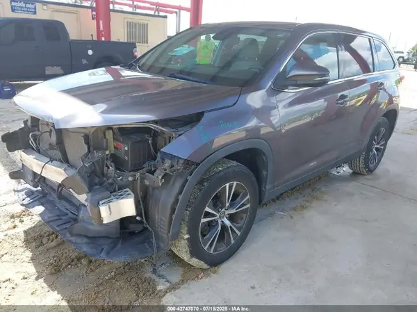 5TDZARFH0KS047079 2019 TOYOTA HIGHLANDER - Image 2