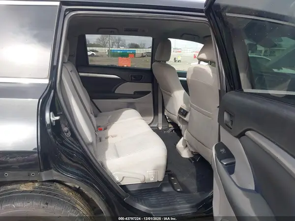 5TDZARFH0KS048183 2019 TOYOTA HIGHLANDER - Image 8