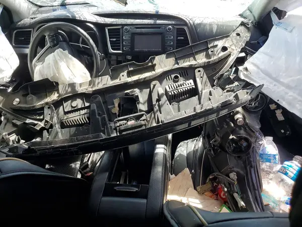 5TDZARFH0KS048894 2019 TOYOTA HIGHLANDER - Image 8