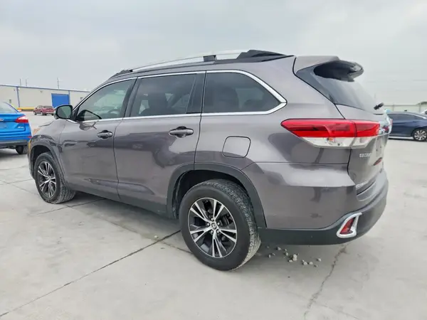 5TDZARFH0KS053545 2019 TOYOTA HIGHLANDER - Image 2