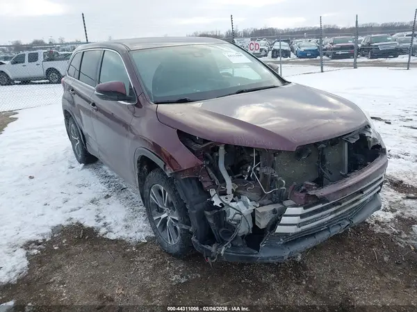 5TDZARFH0KS054727 2019 TOYOTA HIGHLANDER - Image 1