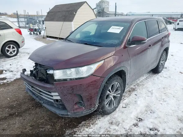 5TDZARFH0KS054727 2019 TOYOTA HIGHLANDER - Image 2
