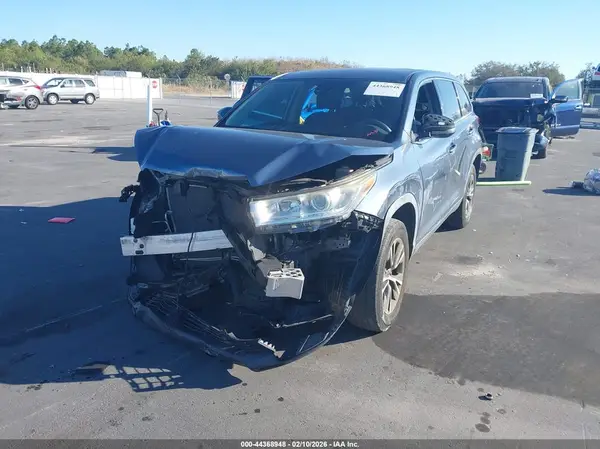 5TDZARFH0KS054842 2019 TOYOTA HIGHLANDER - Image 2