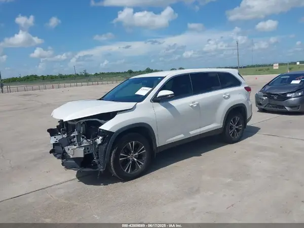 5TDZARFH0KS055800 2019 TOYOTA HIGHLANDER - Image 2