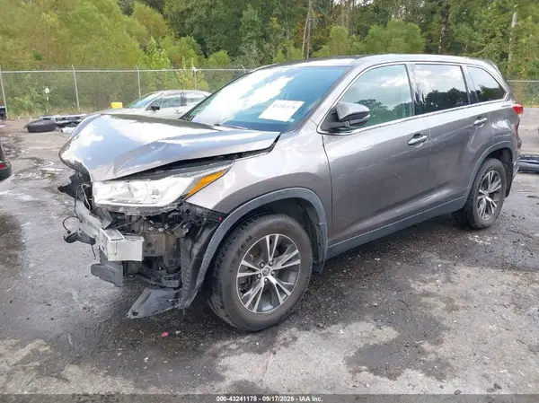 5TDZARFH0KS055909 2019 TOYOTA HIGHLANDER - Image 2