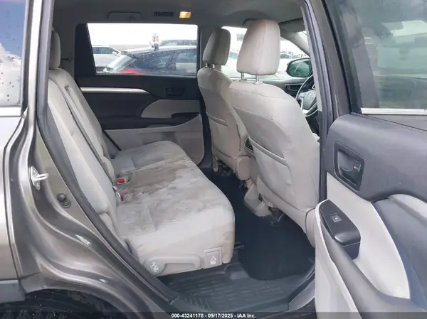 5TDZARFH0KS055909 2019 TOYOTA HIGHLANDER - Image 8