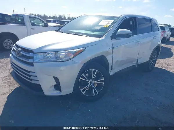 5TDZARFH0KS056736 2019 TOYOTA HIGHLANDER - Image 2