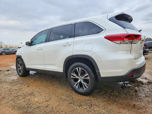 5TDZARFH0KS057112 2019 TOYOTA HIGHLANDER - Image 2