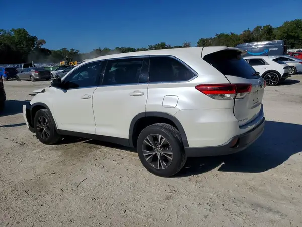 5TDZARFH0KS057613 2019 TOYOTA HIGHLANDER - Image 2