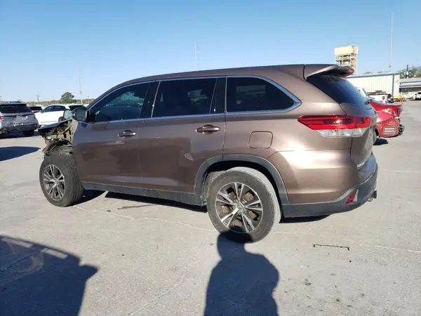 5TDZARFH0KS058048 2019 TOYOTA HIGHLANDER - Image 2