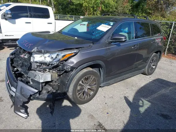 5TDZARFH0KS058437 2019 TOYOTA HIGHLANDER - Image 2