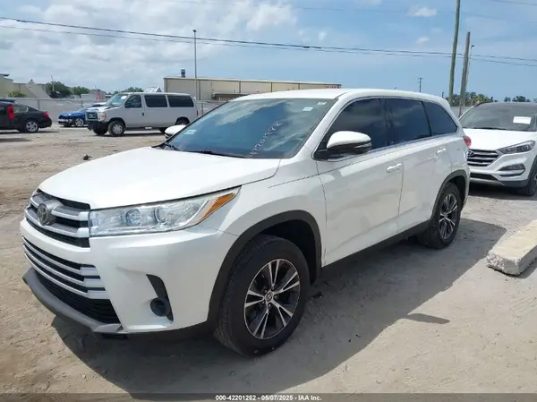 5TDZARFH0KS060236 2019 TOYOTA HIGHLANDER - Image 2
