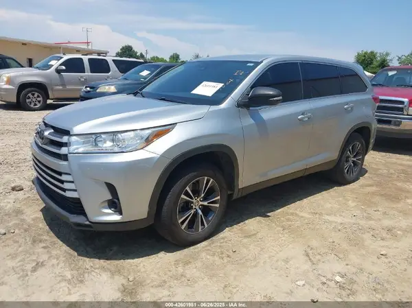 5TDZARFH0KS061239 2019 TOYOTA HIGHLANDER - Image 2