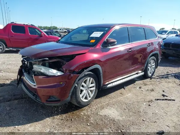 5TDZARFH1GS021615 2016 TOYOTA HIGHLANDER - Image 2