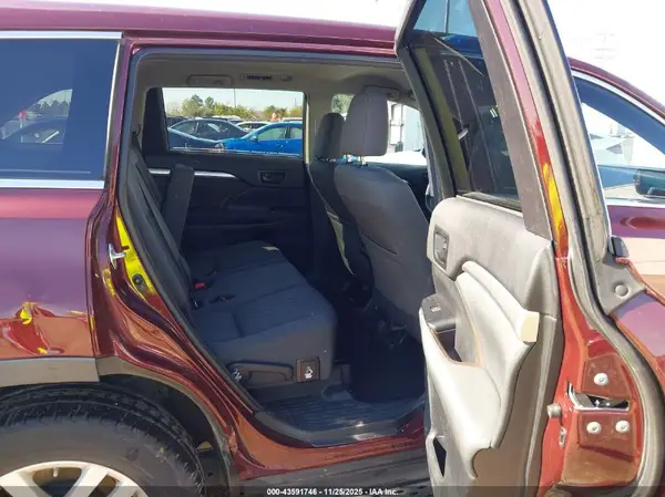 5TDZARFH1GS021615 2016 TOYOTA HIGHLANDER - Image 8