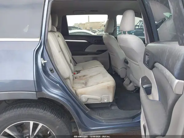 5TDZARFH1HS023589 2017 TOYOTA HIGHLANDER - Image 8
