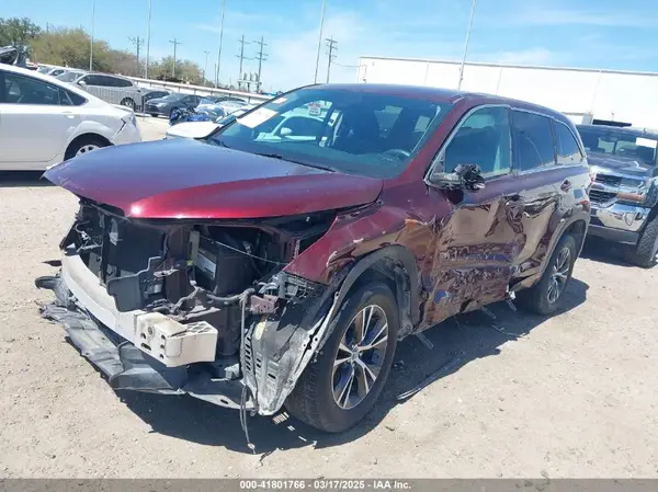 5TDZARFH1HS024287 2017 TOYOTA HIGHLANDER - Image 2