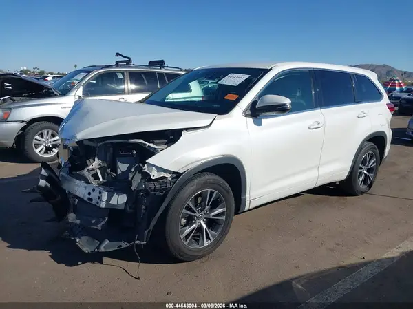 5TDZARFH1HS025021 2017 TOYOTA HIGHLANDER - Image 2