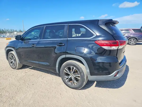 5TDZARFH1HS025083 2017 TOYOTA HIGHLANDER - Image 2