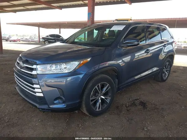 5TDZARFH1HS025343 2017 TOYOTA HIGHLANDER - Image 2