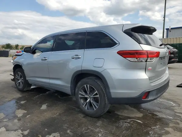 5TDZARFH1HS025861 2017 TOYOTA HIGHLANDER - Image 2