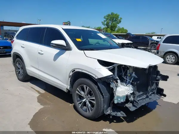 5TDZARFH1HS025987 2017 TOYOTA HIGHLANDER - Image 1