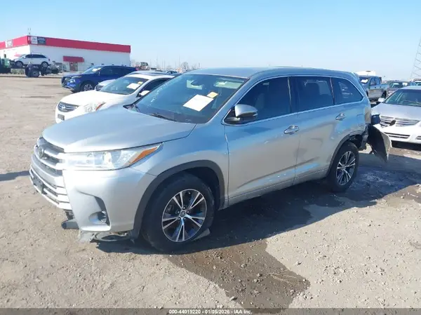 5TDZARFH1HS028128 2017 TOYOTA HIGHLANDER - Image 2