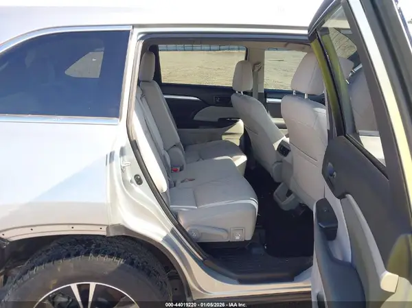5TDZARFH1HS028128 2017 TOYOTA HIGHLANDER - Image 8