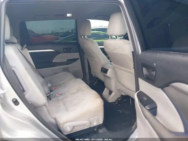 5TDZARFH1HS030302 2017 TOYOTA HIGHLANDER - Image 8